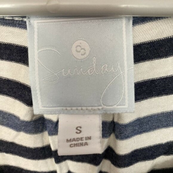 𝅺db Sunday Women’s 3/4 Sleeve Blue and White Stripe - Picture 4 of 4